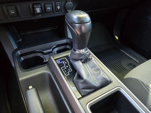 Used 2020 Toyota Tacoma TRD Sport AWD/4WD image 15