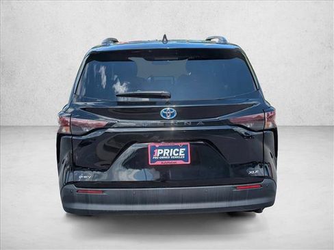 Used 2025 Toyota Sienna XLE FWD image 6
