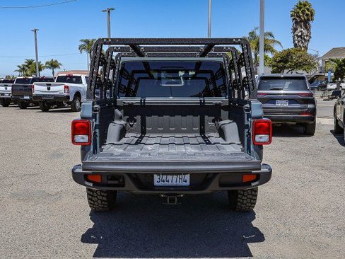 Used 2025 Jeep Gladiator Sport AWD/4WD image 6
