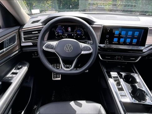 Certified 2026 Volkswagen Atlas SEL Premium R-Line image 19