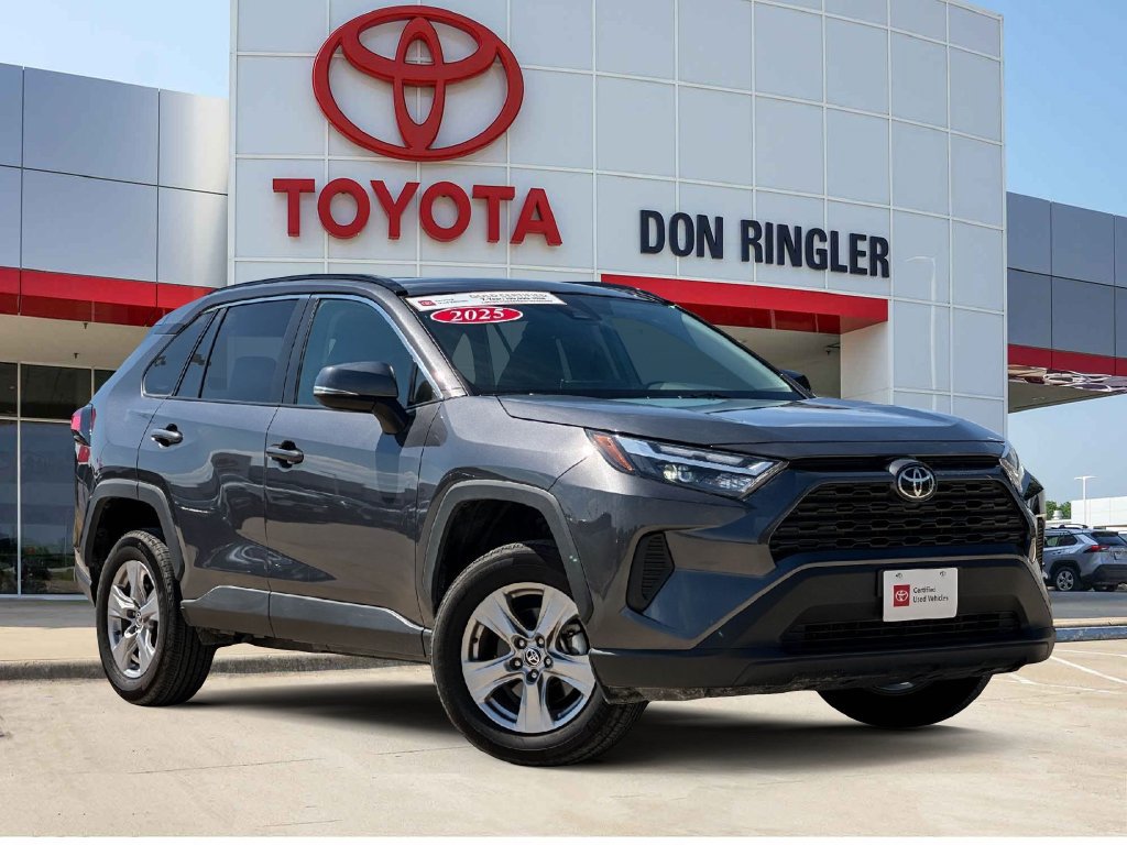Used 2025 Toyota RAV4 XLE FWD image 1