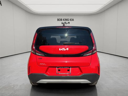 Used 2023 Kia Soul LX w/ LX Technology Package image 4