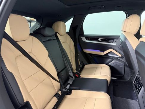 Certified 2026 Porsche Cayenne AWD/4WD image 16