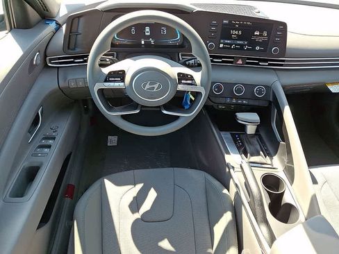 New 2026 Hyundai Elantra SE FWD image 10