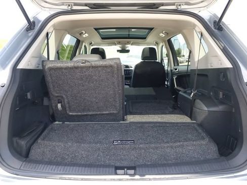 Used 2023 Volkswagen Tiguan SE w/ Panoramic Sunroof Package FWD image 31
