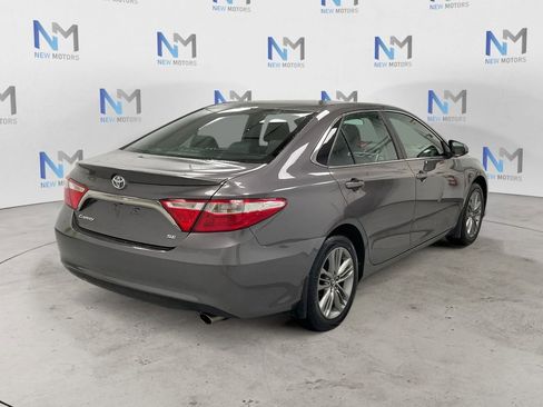 Used 2017 Toyota Camry SE FWD image 4
