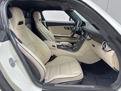 Used 2012 Mercedes-Benz SLS AMG Roadster image 17