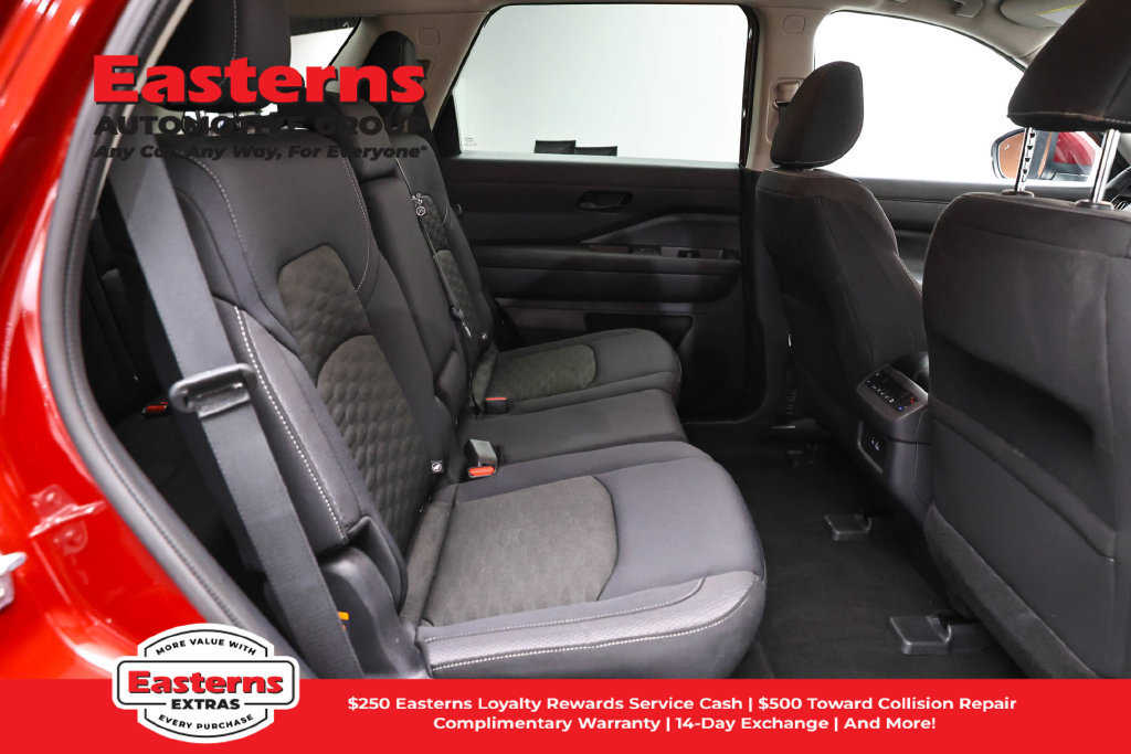 Used 2024 Nissan Pathfinder SV AWD/4WD image 25