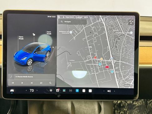 Used 2022 Tesla Model Y Long Range image 14