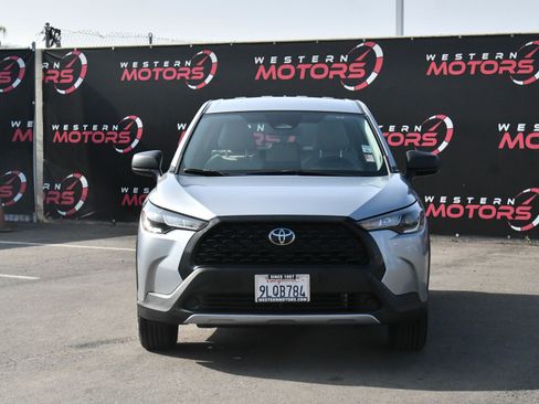 Used 2024 Toyota Corolla Cross L image 2