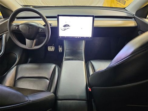 Used 2021 Tesla Model Y Long Range image 18