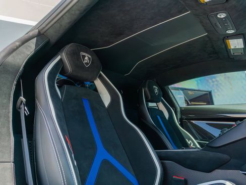 Used 2019 Lamborghini Aventador SVJ AWD/4WD image 13