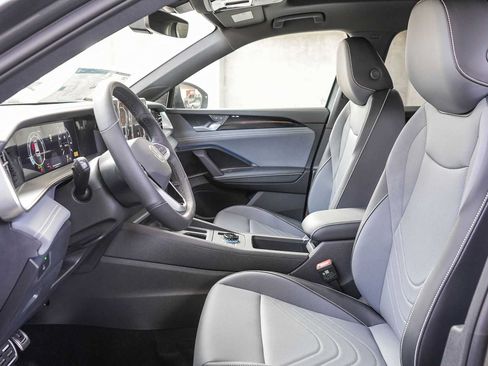 New 2026 Volkswagen Tiguan SE R-Line FWD image 19