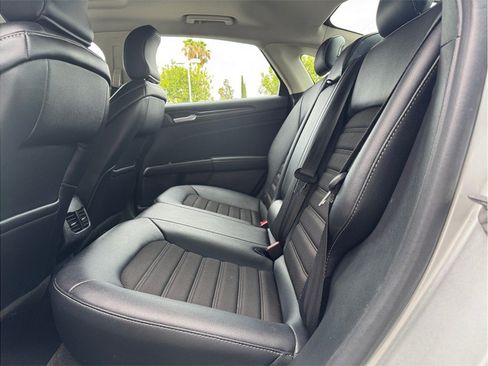 Used 2018 Ford Fusion SE w/ Equipment Group 201A FWD image 21