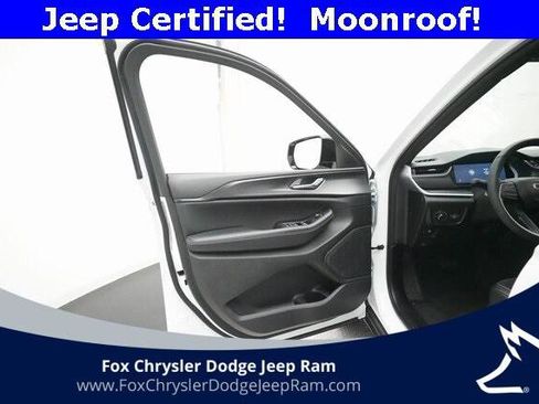 Certified 2023 Jeep Grand Cherokee Altitude image 27
