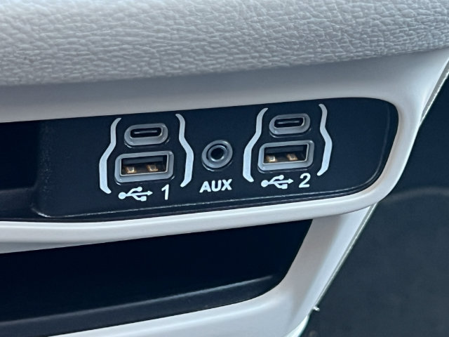 Used 2024 Chrysler Pacifica Touring-L AWD/4WD image 30