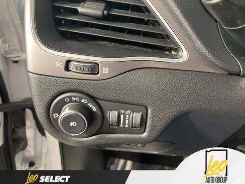 Used 2022 Jeep Cherokee Latitude Lux FWD image 12