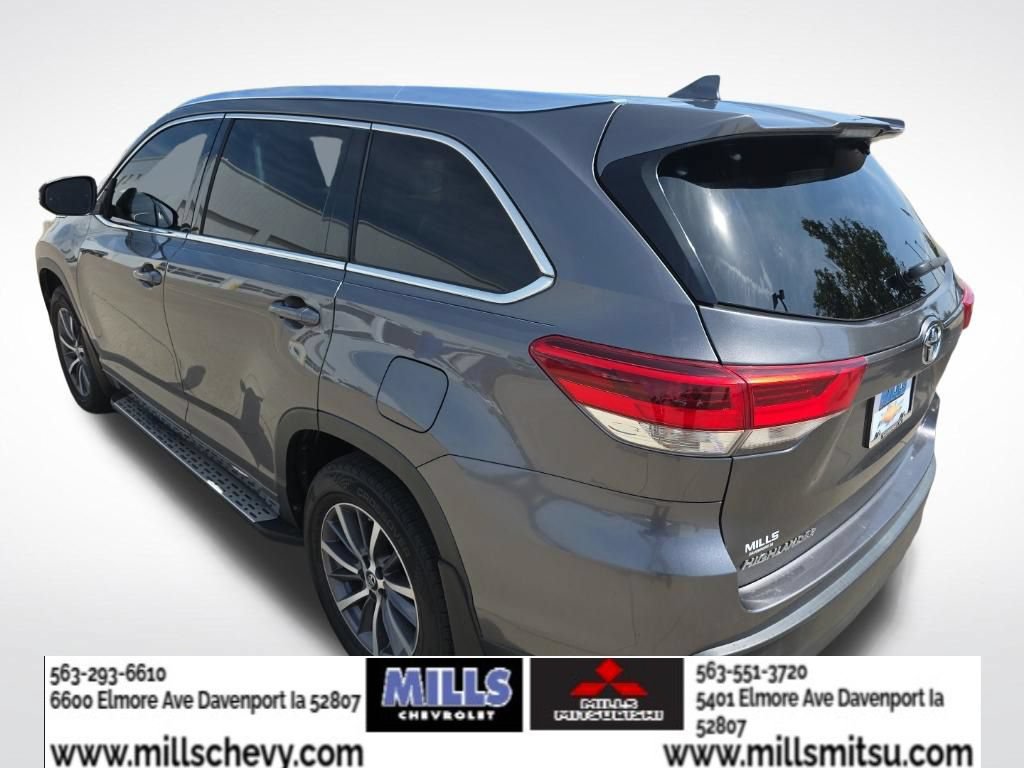 Used 2018 Toyota Highlander XLE FWD image 3