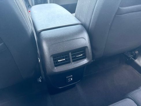 Used 2019 Chevrolet Equinox LT FWD image 23