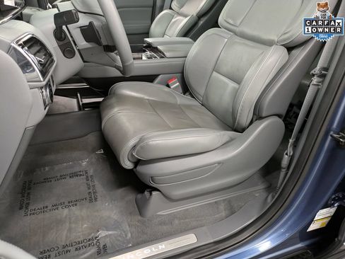 Used 2019 Lincoln Navigator Select w/ Technology Package AWD/4WD image 12