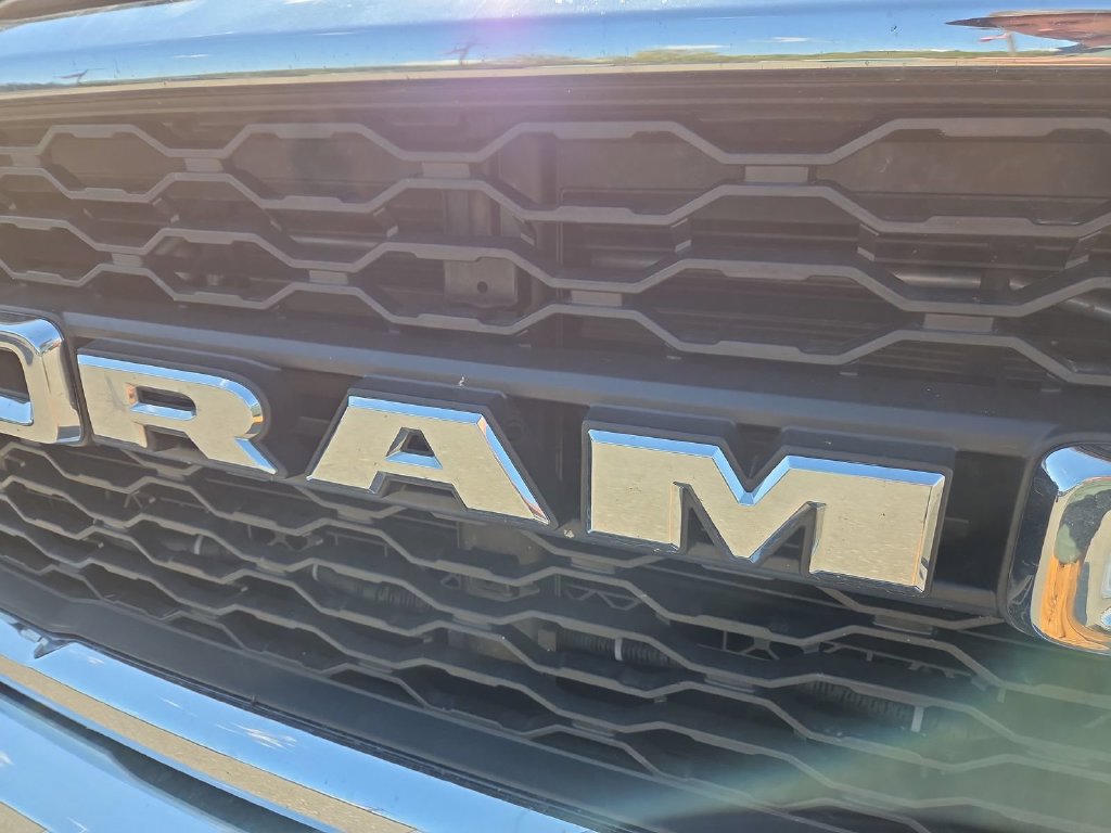 Used 2022 RAM 2500 Tradesman w/ Chrome Appearance Group AWD/4WD image 17