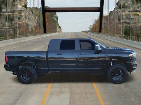 New 2025 RAM 2500 Laramie AWD/4WD image 9