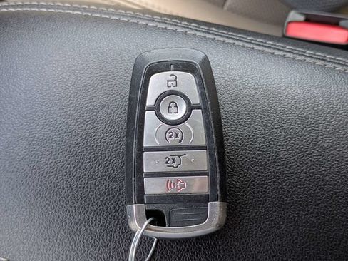 Used 2022 Ford Escape SEL FWD image 29