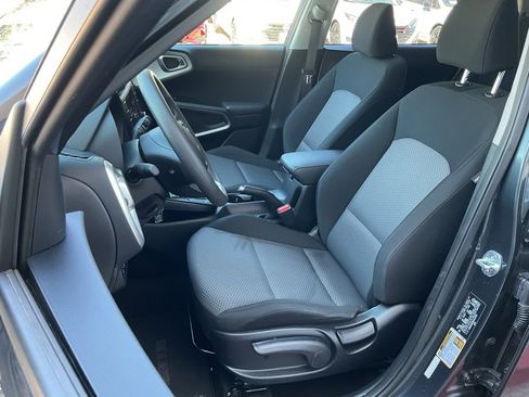 Used 2025 Kia Soul LX w/ LX Technology Package image 14