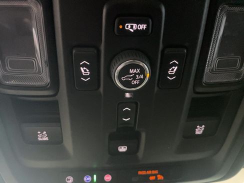 Used 2024 GMC Yukon XL Denali Ultimate AWD/4WD image 32