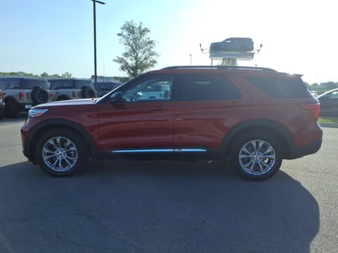 Used 2021 Ford Explorer XLT w/ Equipment Group 202A AWD/4WD image 6