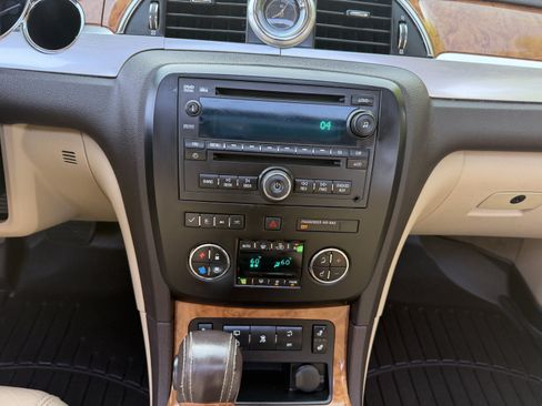 Used 2008 Buick Enclave CXL w/ Entertainment Package #2 FWD image 31