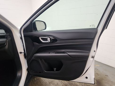 New 2026 Jeep Compass Latitude image 38