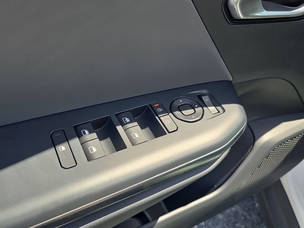 New 2026 Kia K4 FWD image 18