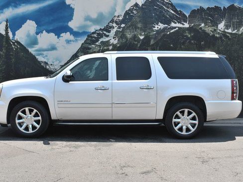 Used 2011 GMC Yukon XL Denali AWD/4WD image 7