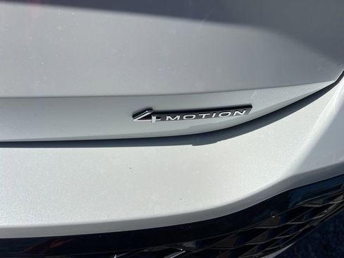 New 2025 Volkswagen Tiguan SE R-Line image 9