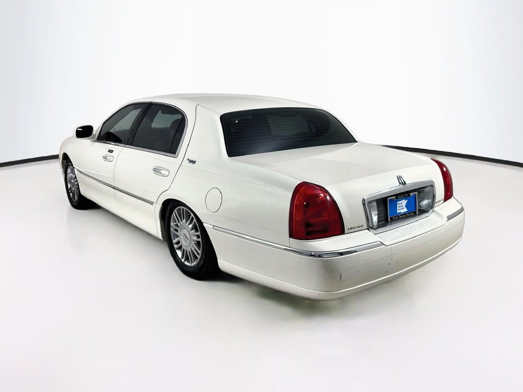Used 2007 Lincoln Town Car Signature Limited RWD image 5