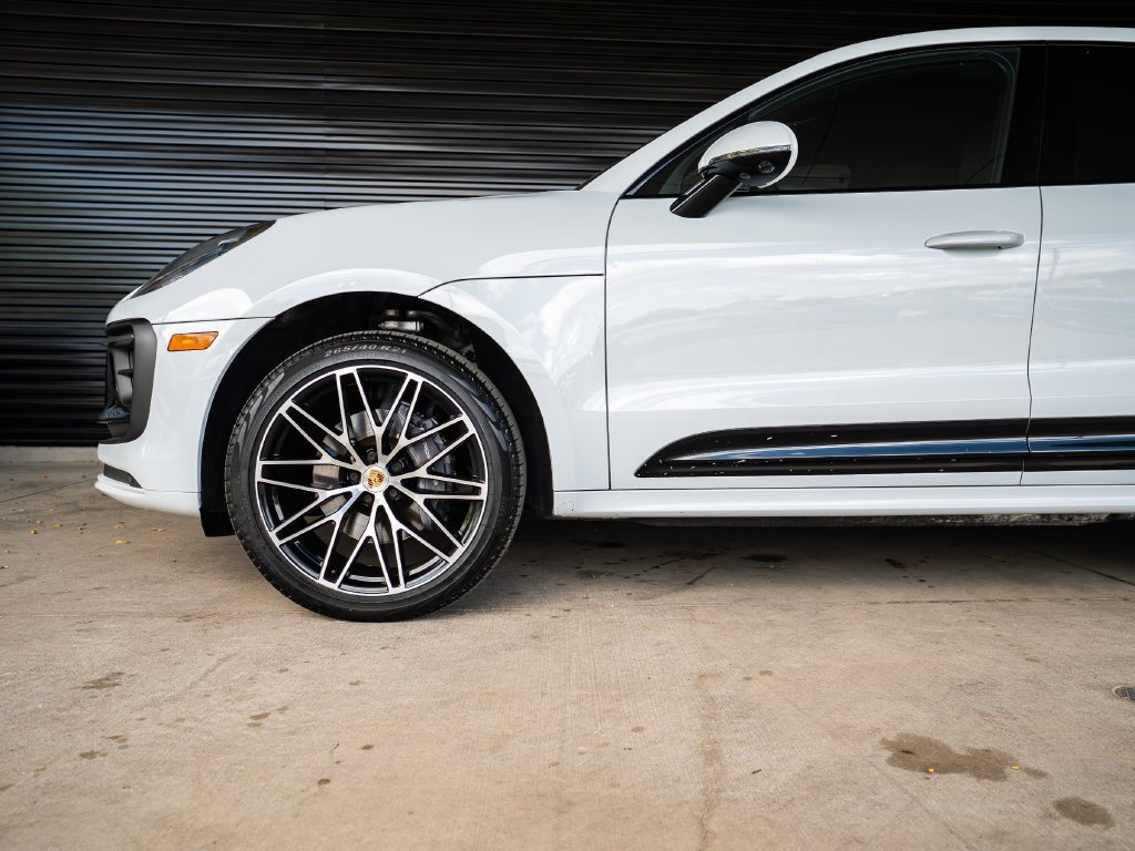 Certified 2023 Porsche Macan AWD/4WD image 11