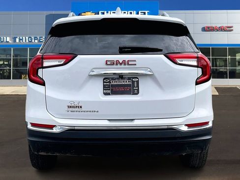Used 2024 GMC Terrain SLT image 5