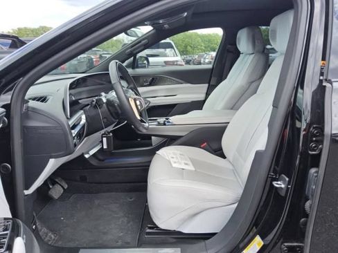 Used 2023 Cadillac Lyriq AWD image 6
