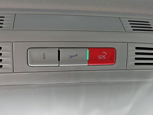 Certified 2025 Volkswagen Taos SE image 20