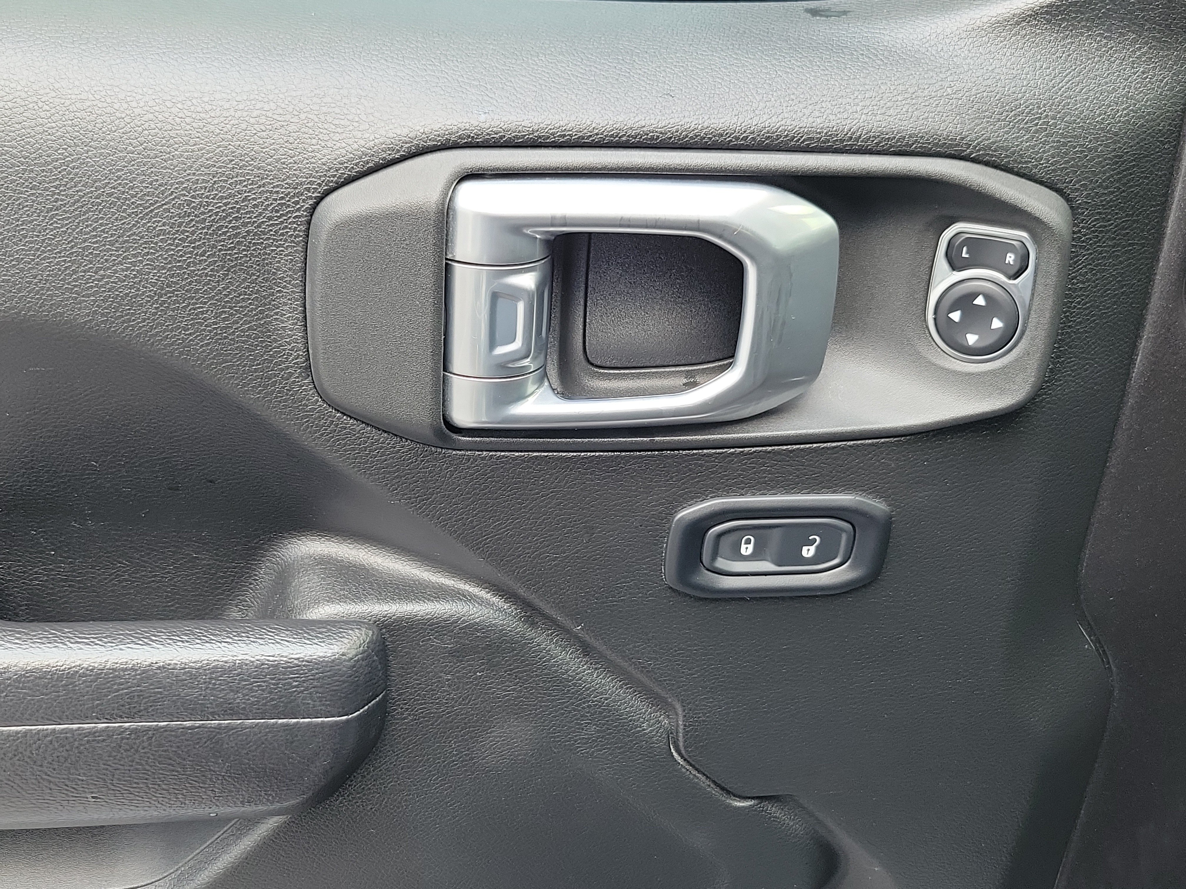 Used 2022 Jeep Gladiator Mojave AWD/4WD image 18