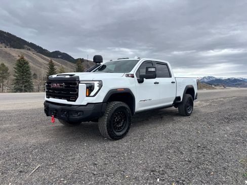 Used 2025 GMC Sierra 2500 AT4X w/ AT4X AEV Edition image 2