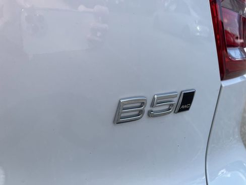 Used 2024 Volvo XC40 B5 Core image 32