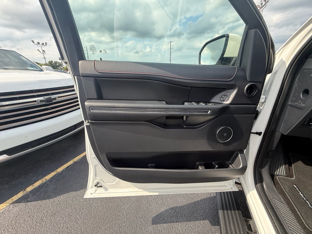 Used 2022 Ford Expedition Limited RWD image 12