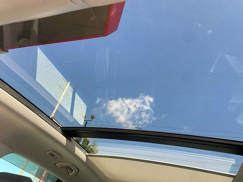 Used 2017 Volkswagen Tiguan Sport image 22