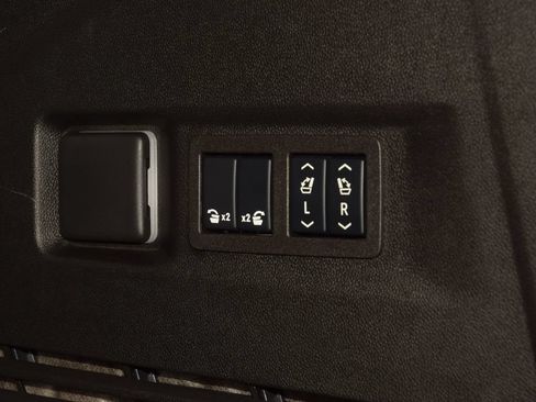 Used 2024 GMC Yukon AT4 AWD/4WD image 28