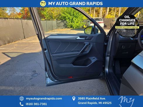 Used 2022 Volkswagen Tiguan SE image 10