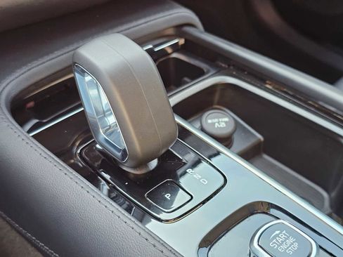 Certified 2025 Volvo XC90 B5 Core image 35