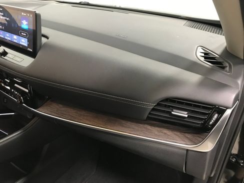 Used 2025 Nissan Rogue Platinum w/ Platinum Premium Package FWD image 16