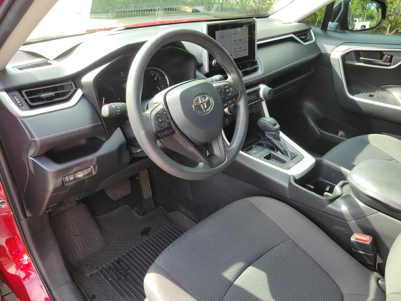 Used 2023 Toyota RAV4 LE FWD image 15